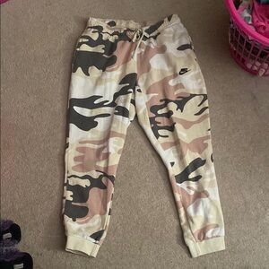 Nike Camo Jogger Bottoms in Beige/Tan